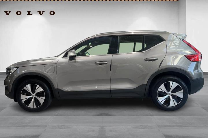 Grå Volvo XC40 fra 2021