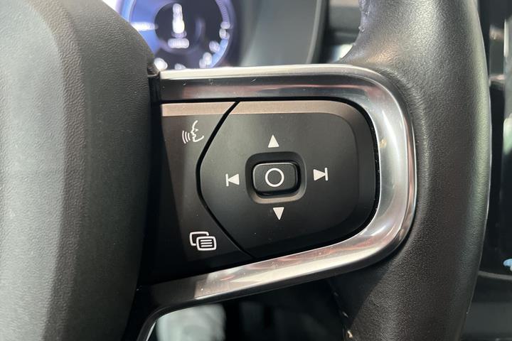 Grå Volvo XC40 fra 2021