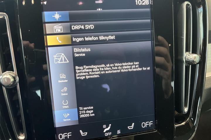 Grå Volvo XC40 fra 2021