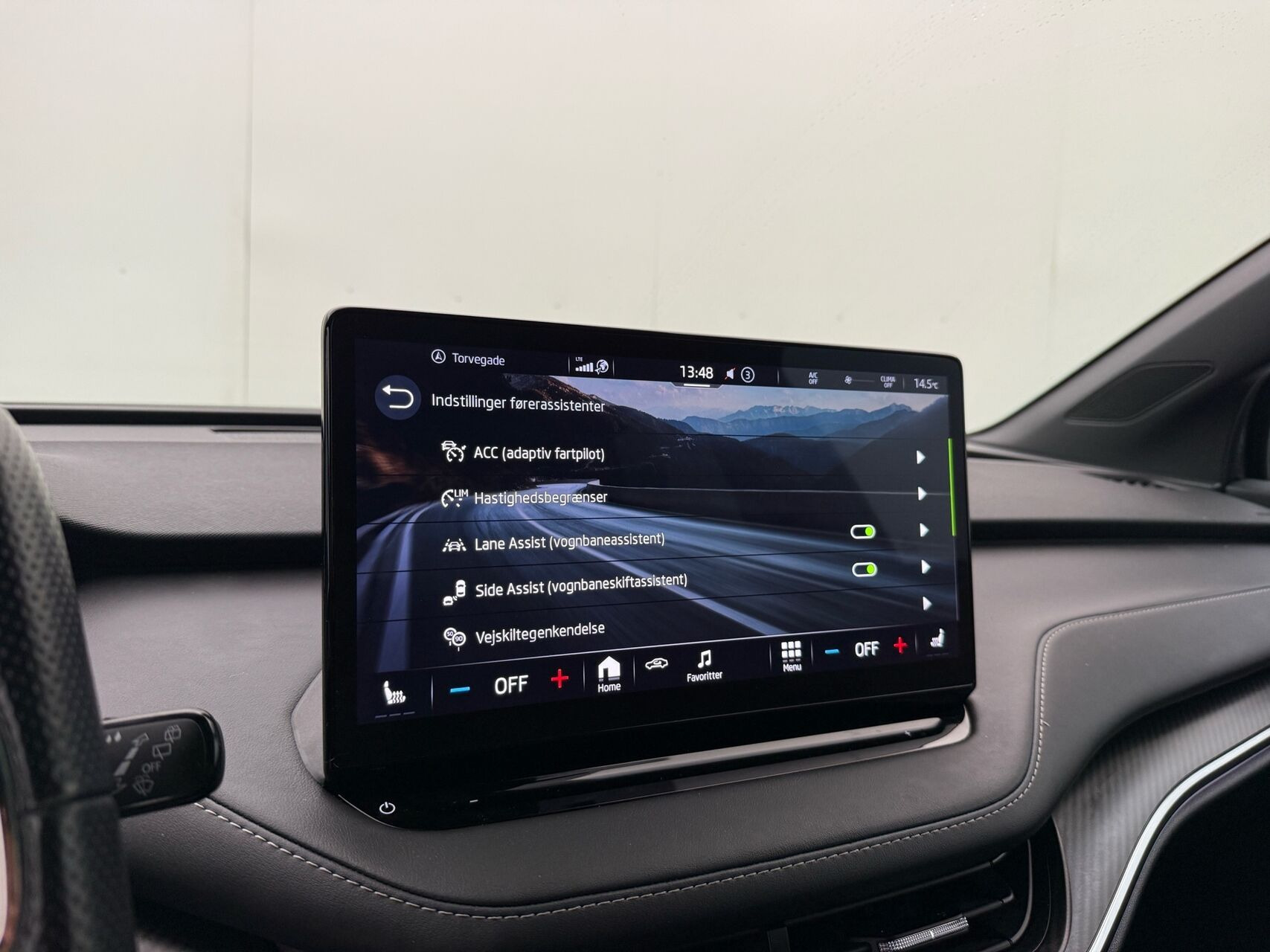 Sort Skoda Enyaq fra 2023