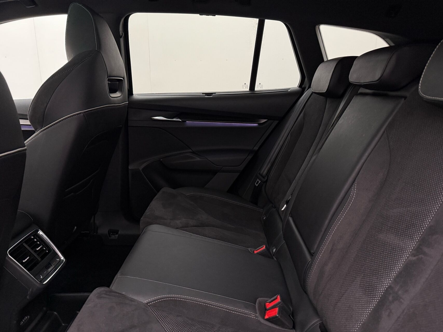 Sort Skoda Enyaq fra 2023