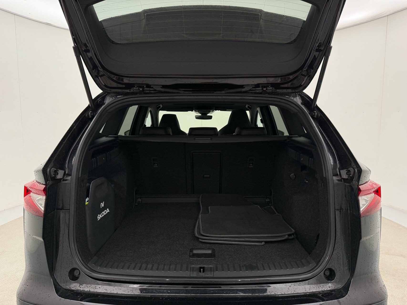 Sort Skoda Enyaq fra 2023