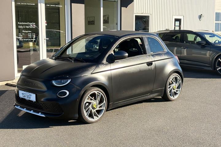 Sort Abarth 500e fra 2024