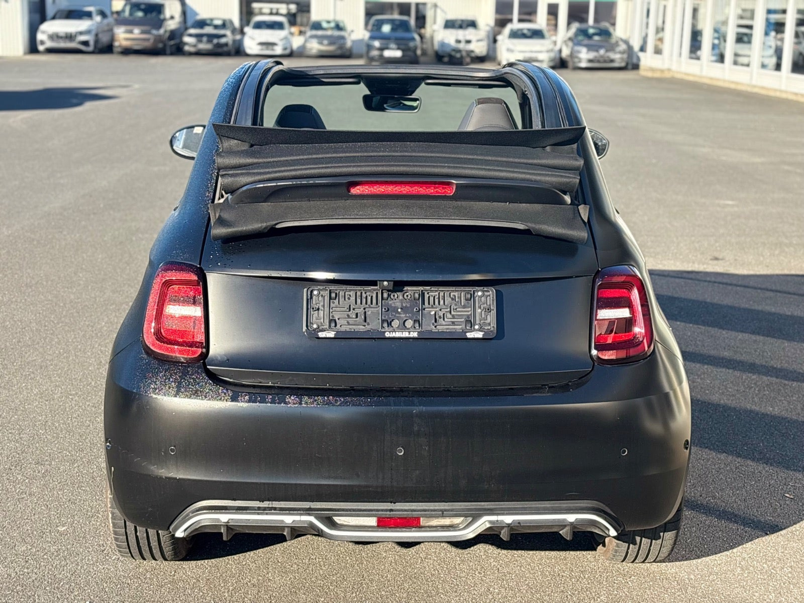 Sort Abarth 500e fra 2024