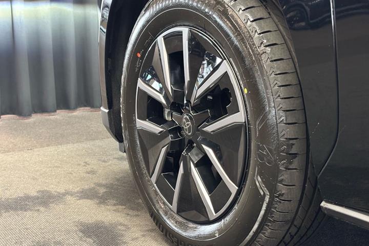 Sort Toyota BZ4X fra 2026