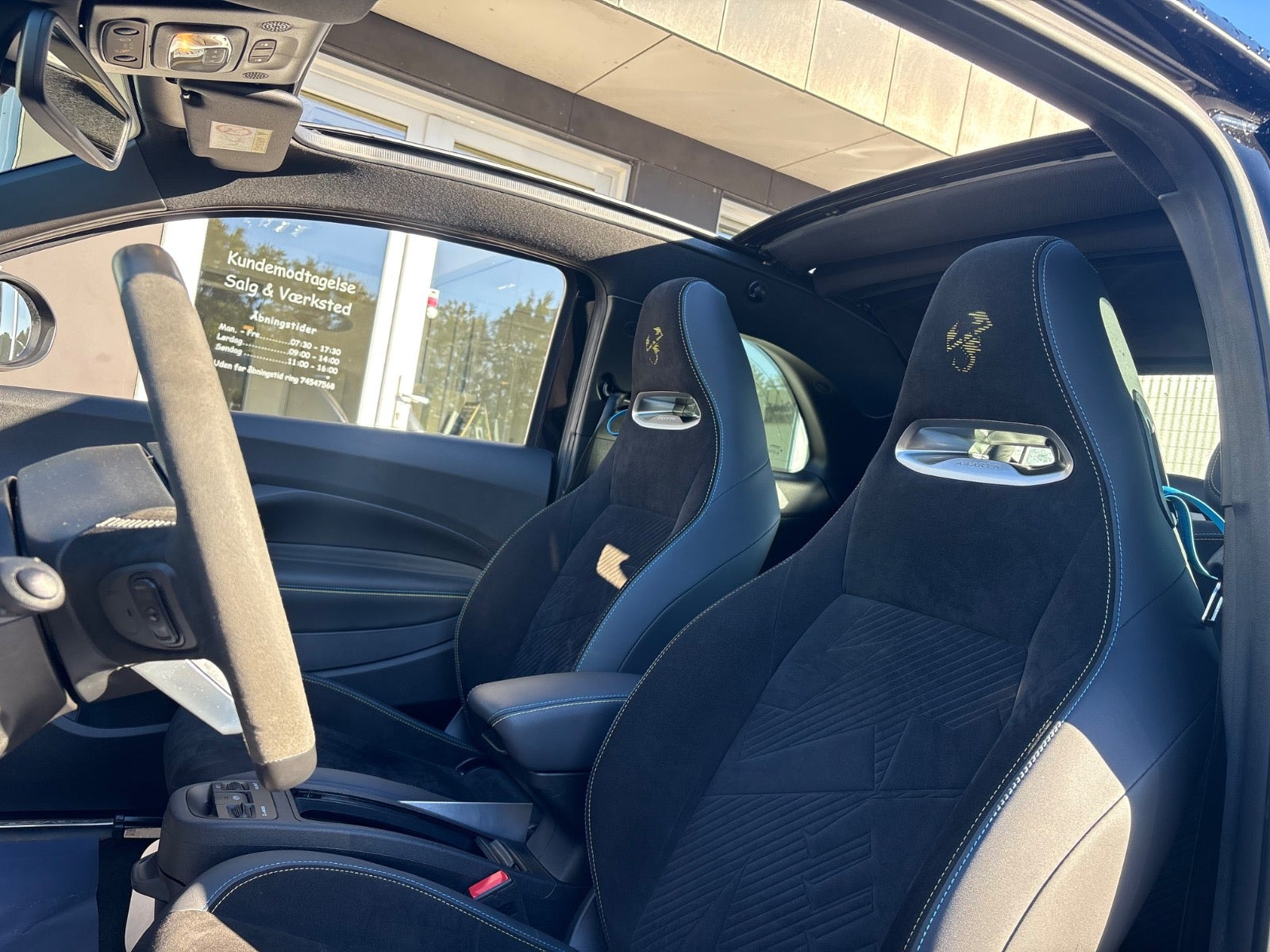 Sort Abarth 500e fra 2024