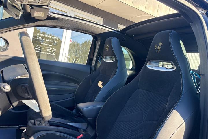 Sort Abarth 500e fra 2024