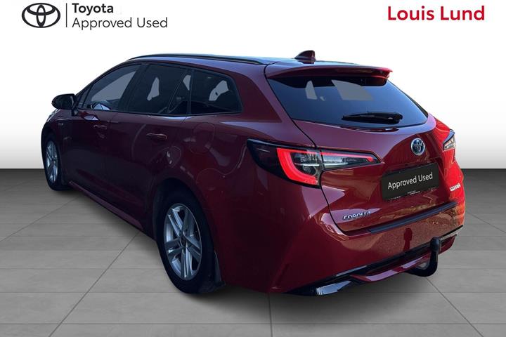 Rød Toyota Corolla fra 2021