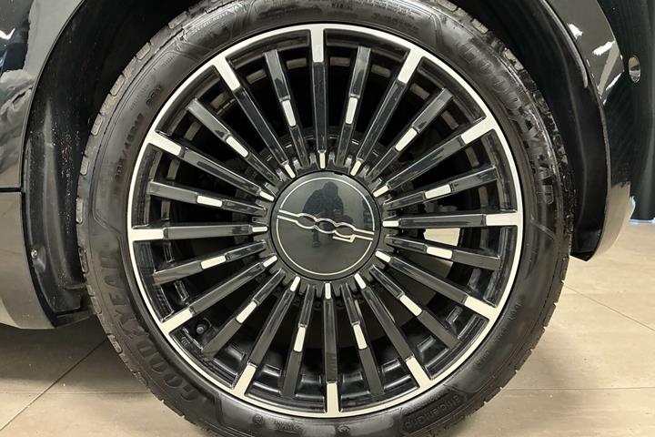 Sort Fiat 500e fra 2023