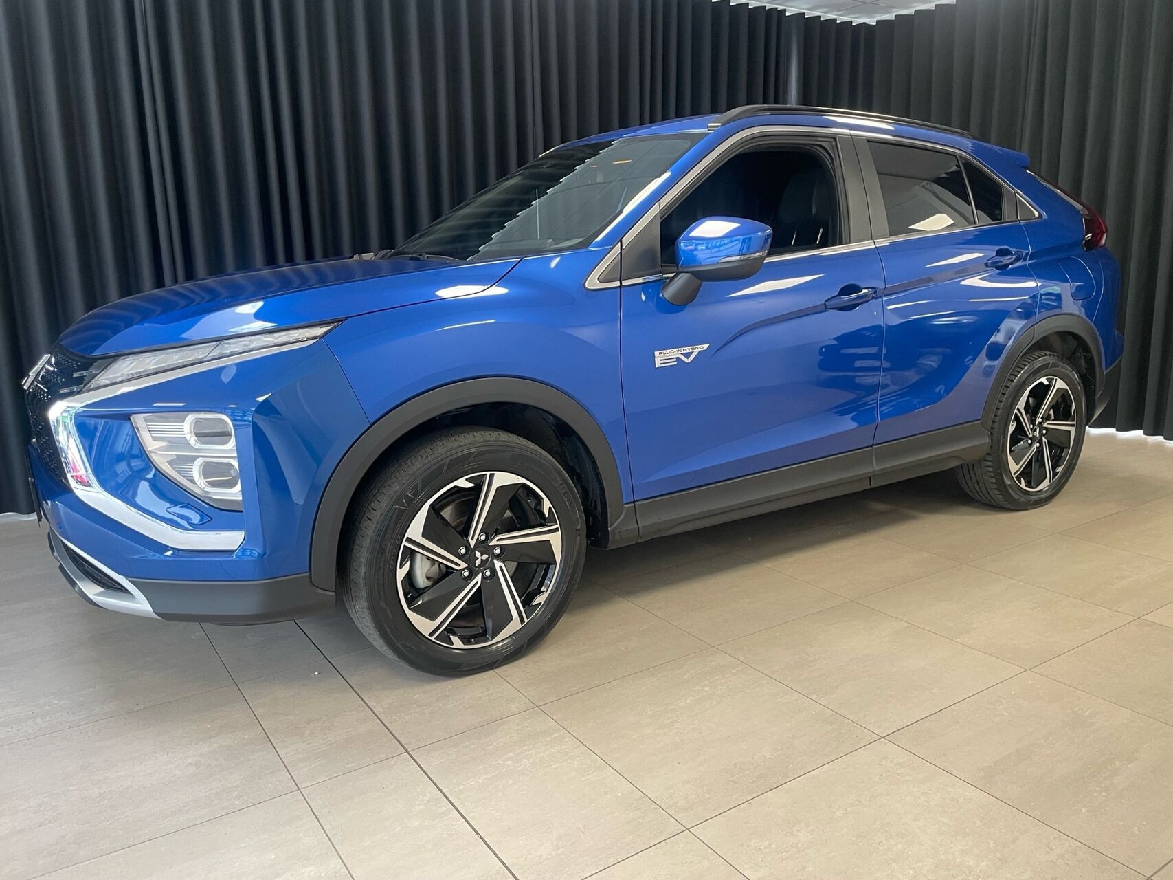 Blå Mitsubishi Eclipse Cross fra 2022