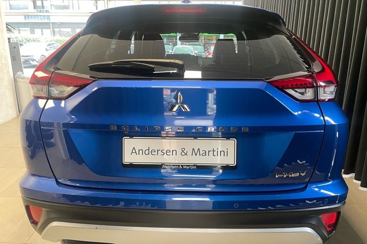 Blå Mitsubishi Eclipse Cross fra 2022