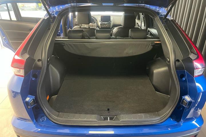 Blå Mitsubishi Eclipse Cross fra 2022