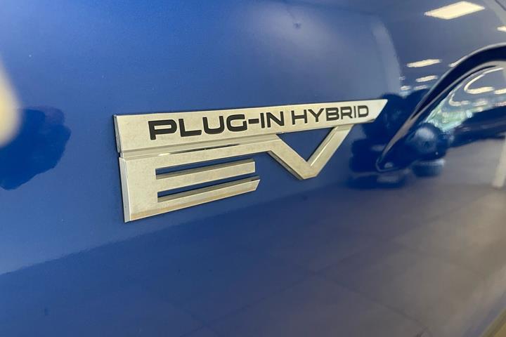 Blå Mitsubishi Eclipse Cross fra 2022
