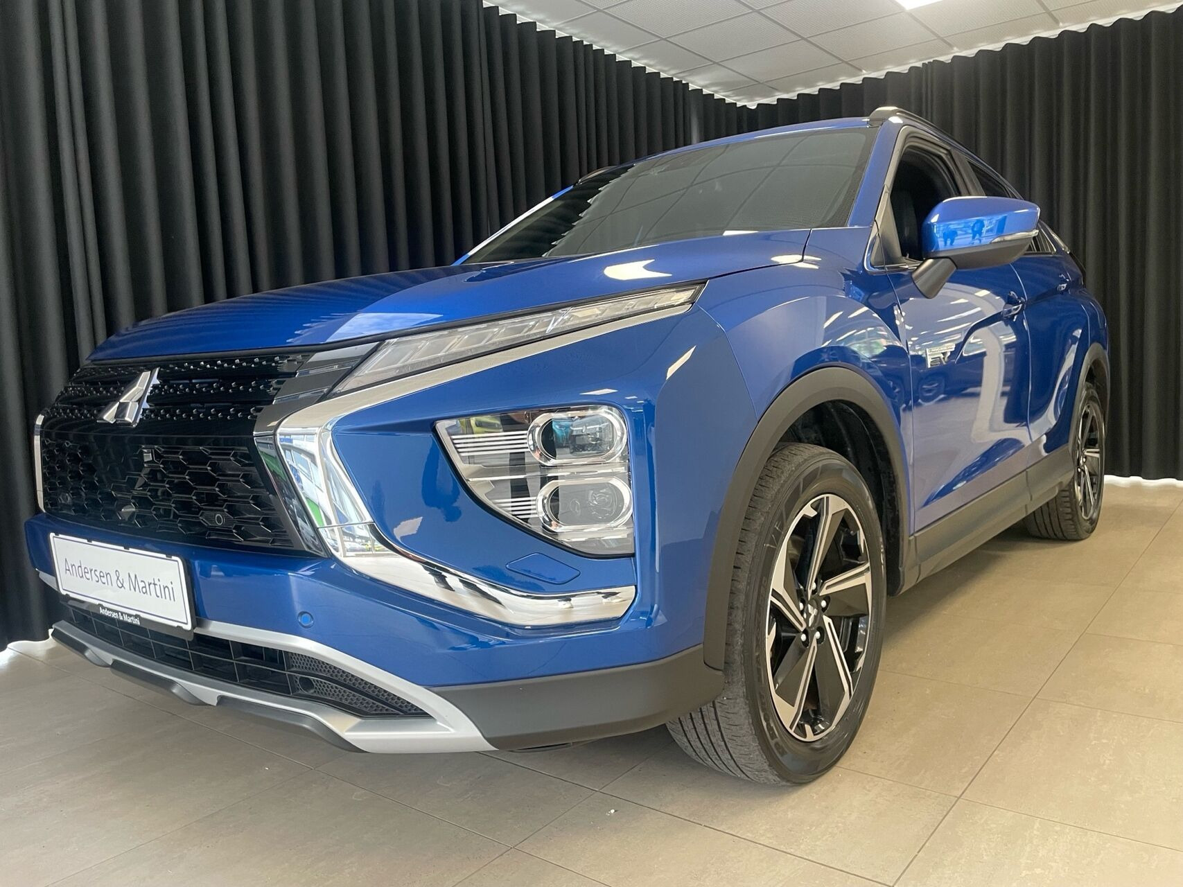 Blå Mitsubishi Eclipse Cross fra 2022