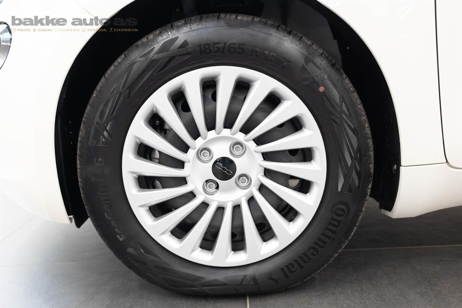 Hvid Fiat 500e fra 2023