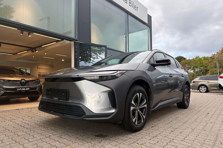 Grå Toyota BZ4X fra 2024