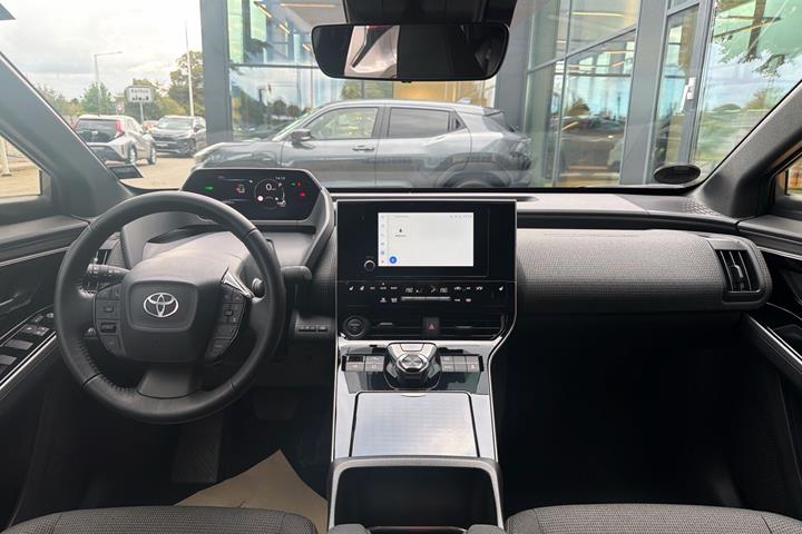 Grå Toyota BZ4X fra 2024