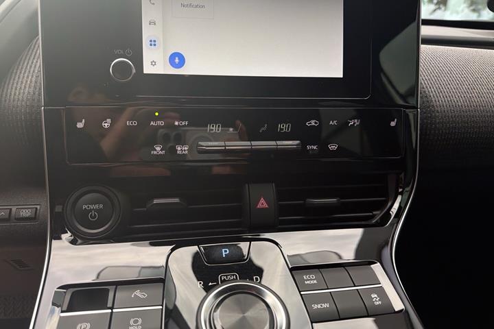 Grå Toyota BZ4X fra 2024