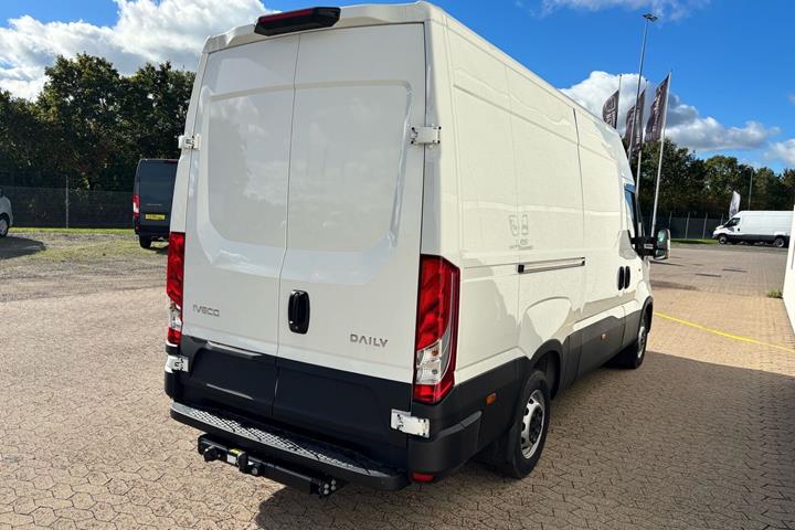 Hvid Iveco Daily fra 2026