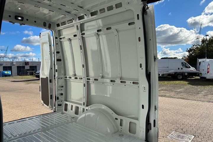 Hvid Iveco Daily fra 2026