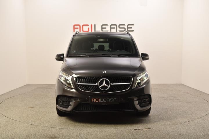 Grå Mercedes V300 d fra 2021