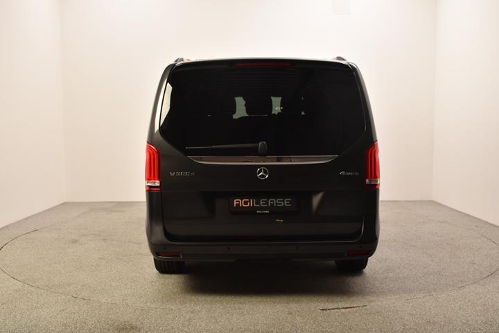 Grå Mercedes V300 d fra 2021