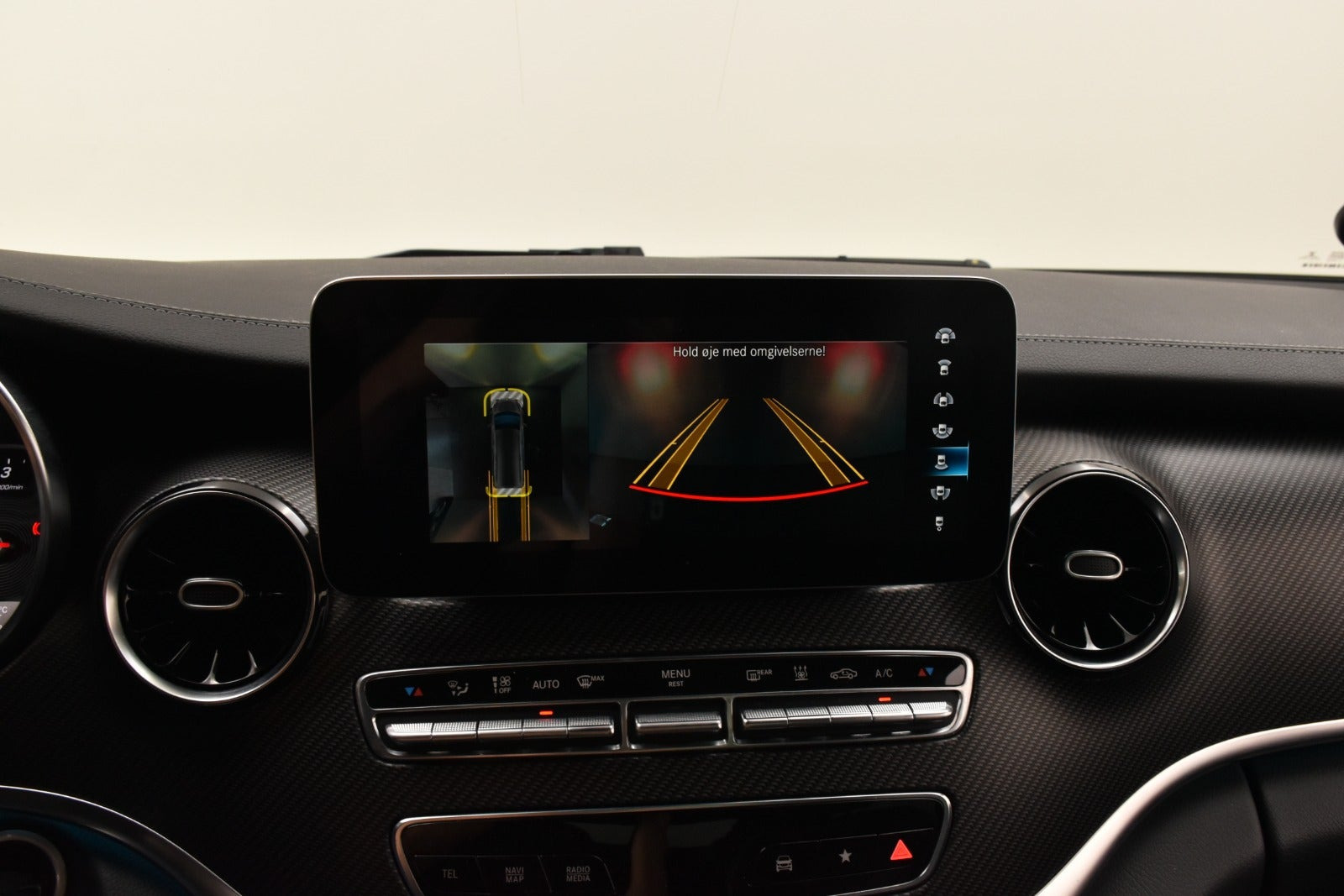 Grå Mercedes V300 d fra 2021