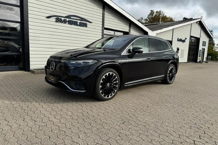 Sort Mercedes EQS450 SUV fra 2023