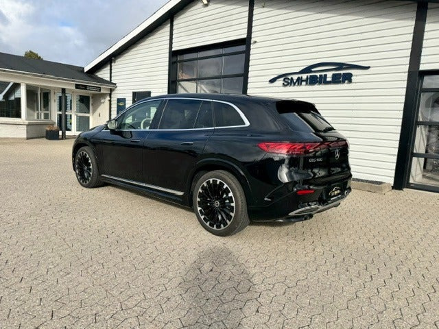Sort Mercedes EQS450 SUV fra 2023