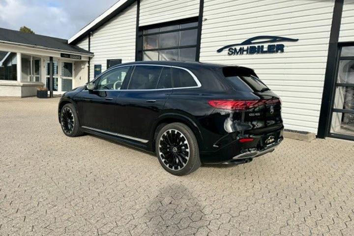 Sort Mercedes EQS450 SUV fra 2023