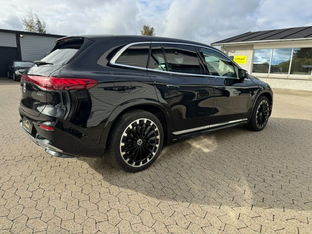 Sort Mercedes EQS450 SUV fra 2023