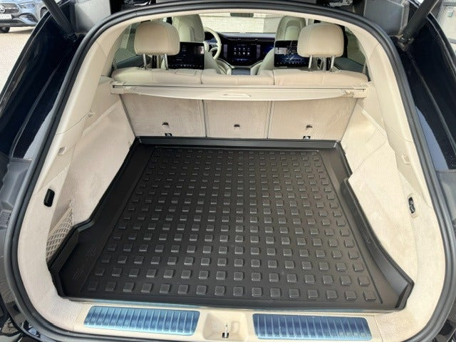 Sort Mercedes EQS450 SUV fra 2023