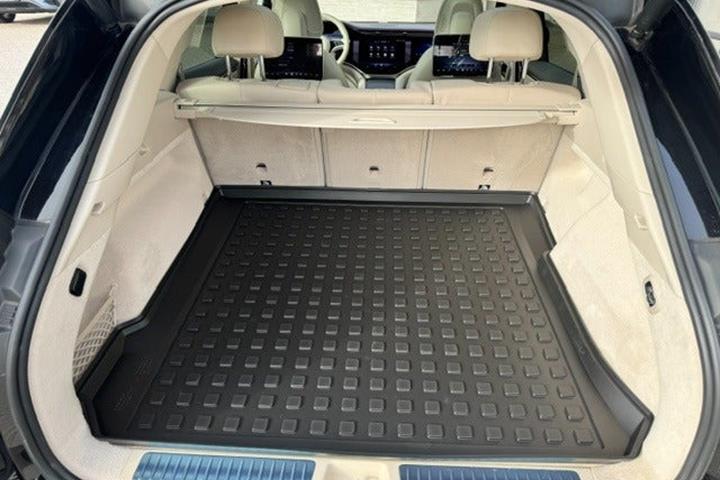 Sort Mercedes EQS450 SUV fra 2023