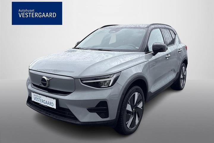 Grå Volvo XC40 fra 2024