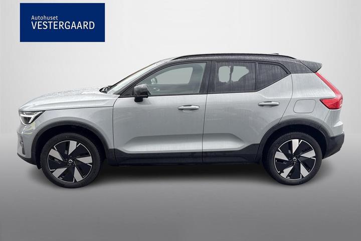 Grå Volvo XC40 fra 2024