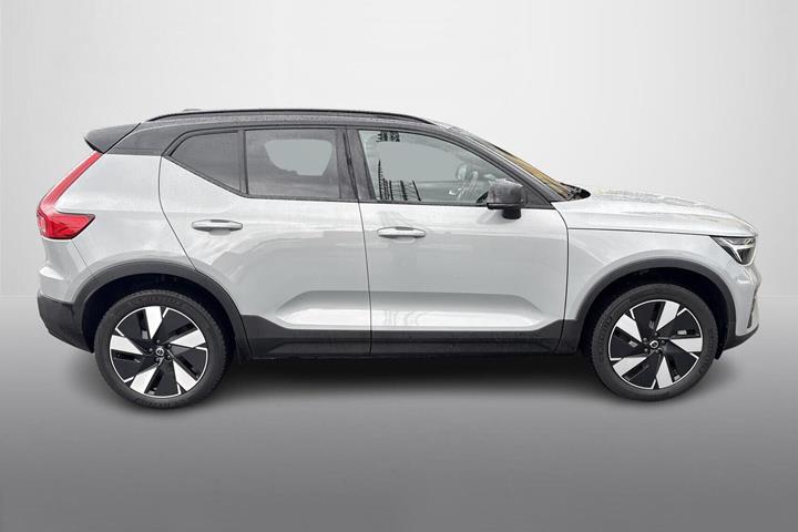 Grå Volvo XC40 fra 2024