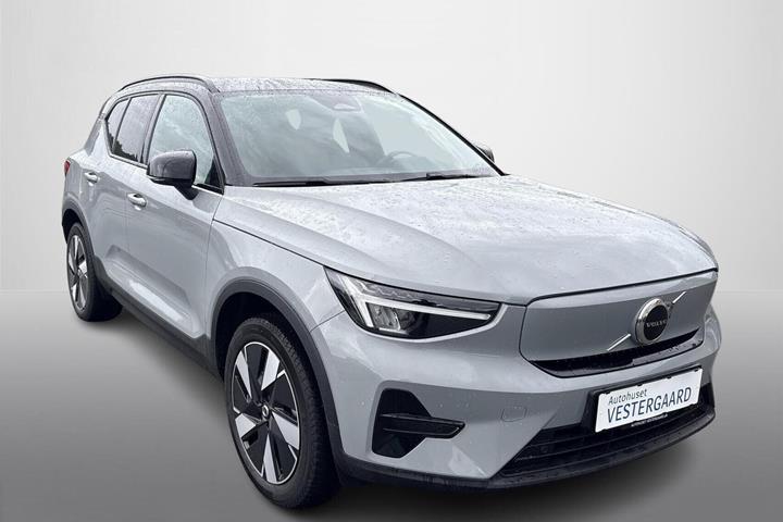 Grå Volvo XC40 fra 2024