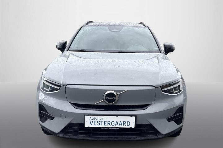 Grå Volvo XC40 fra 2024