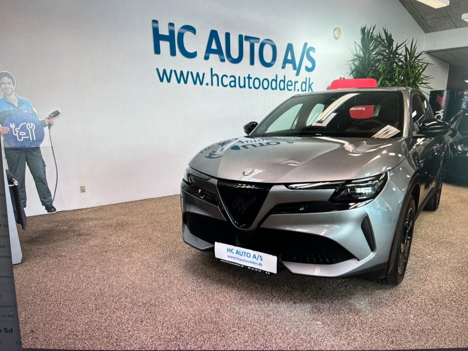 Grå Alfa Romeo Junior fra 2025