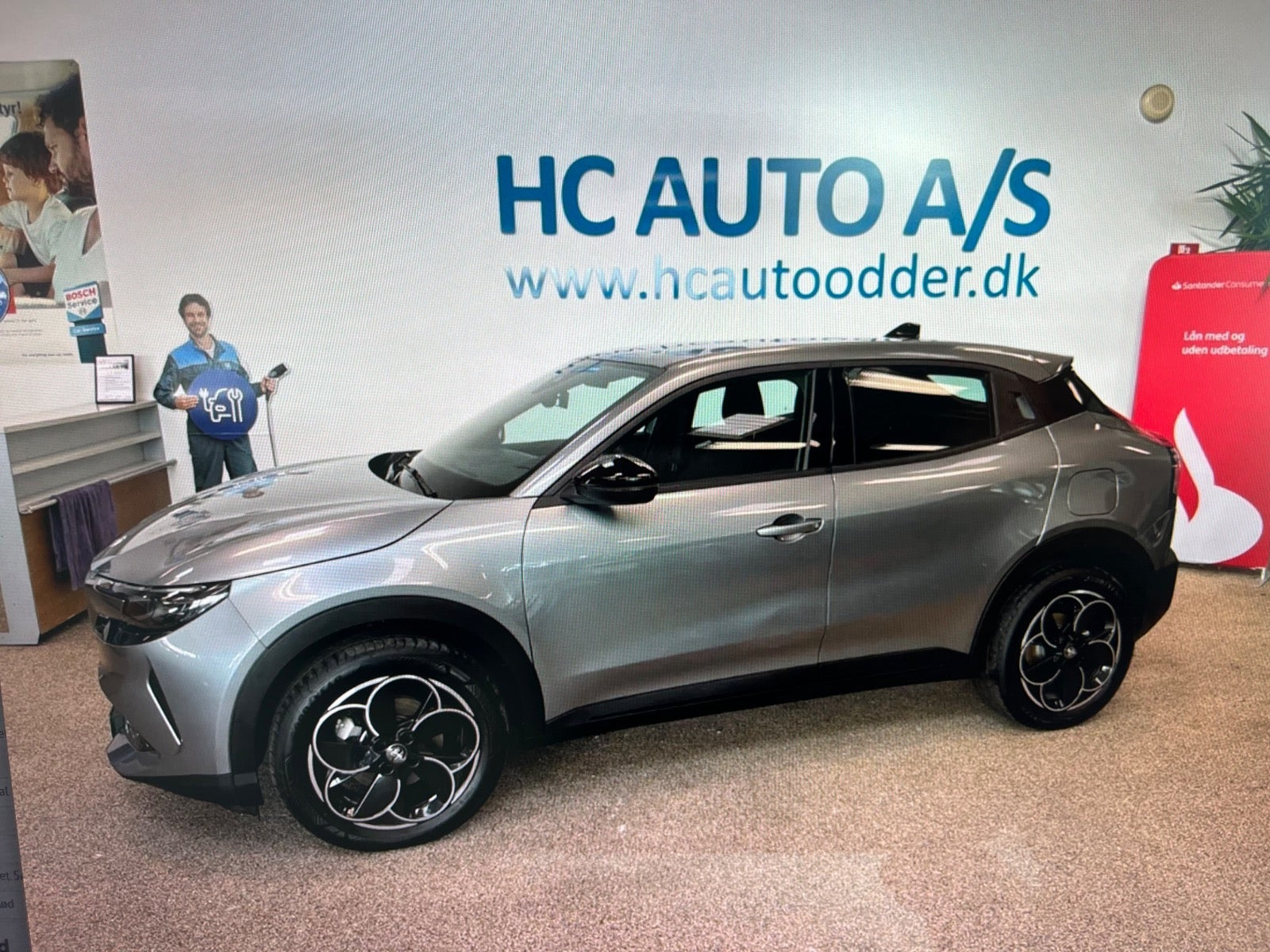 Grå Alfa Romeo Junior fra 2025