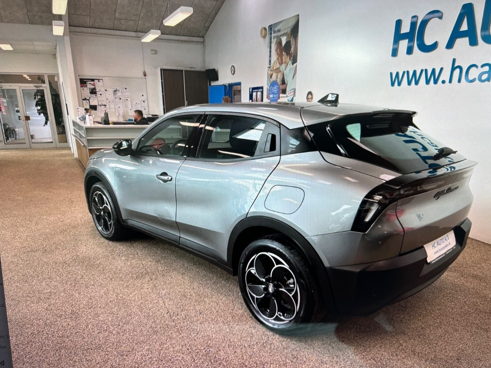 Grå Alfa Romeo Junior fra 2025