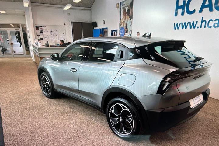 Grå Alfa Romeo Junior fra 2025