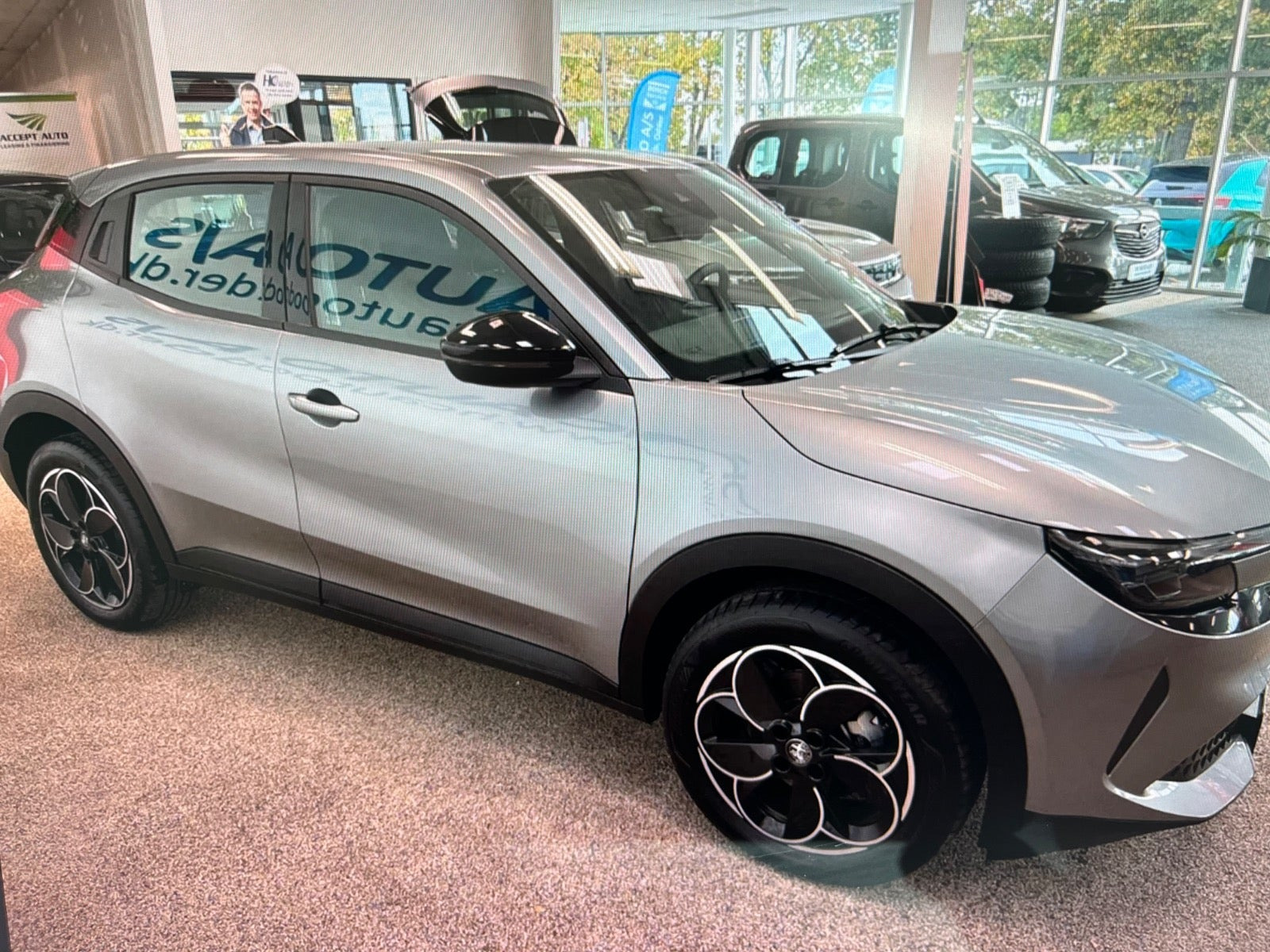 Grå Alfa Romeo Junior fra 2025