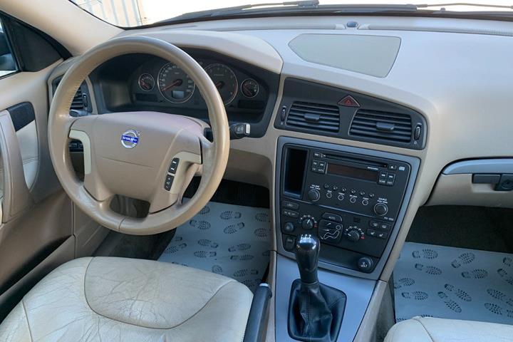 Sort Volvo V70 fra 2004