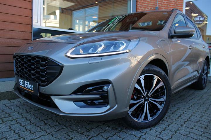 Orange Ford Kuga fra 2020