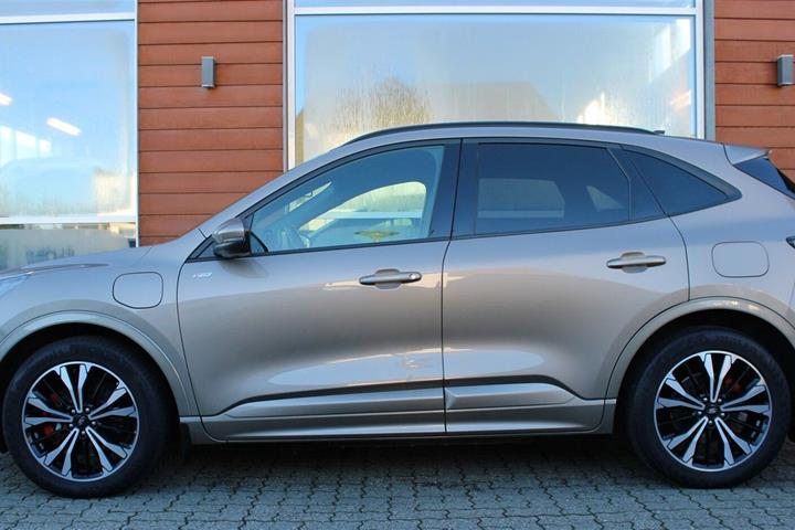Orange Ford Kuga fra 2020