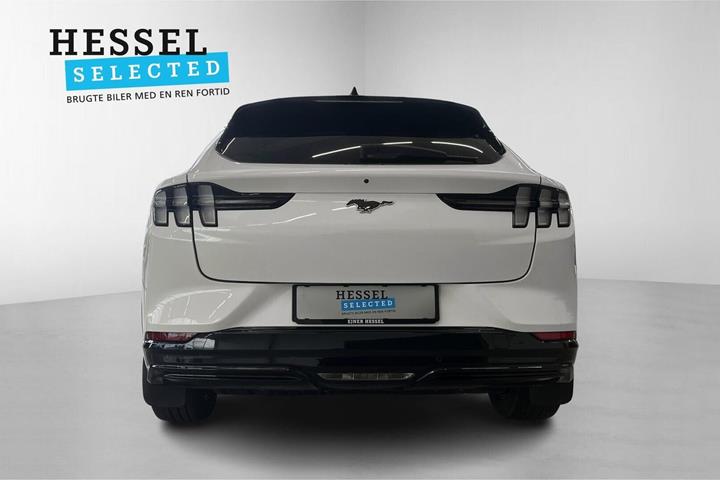Hvid Ford Mustang Mach-E fra 2023