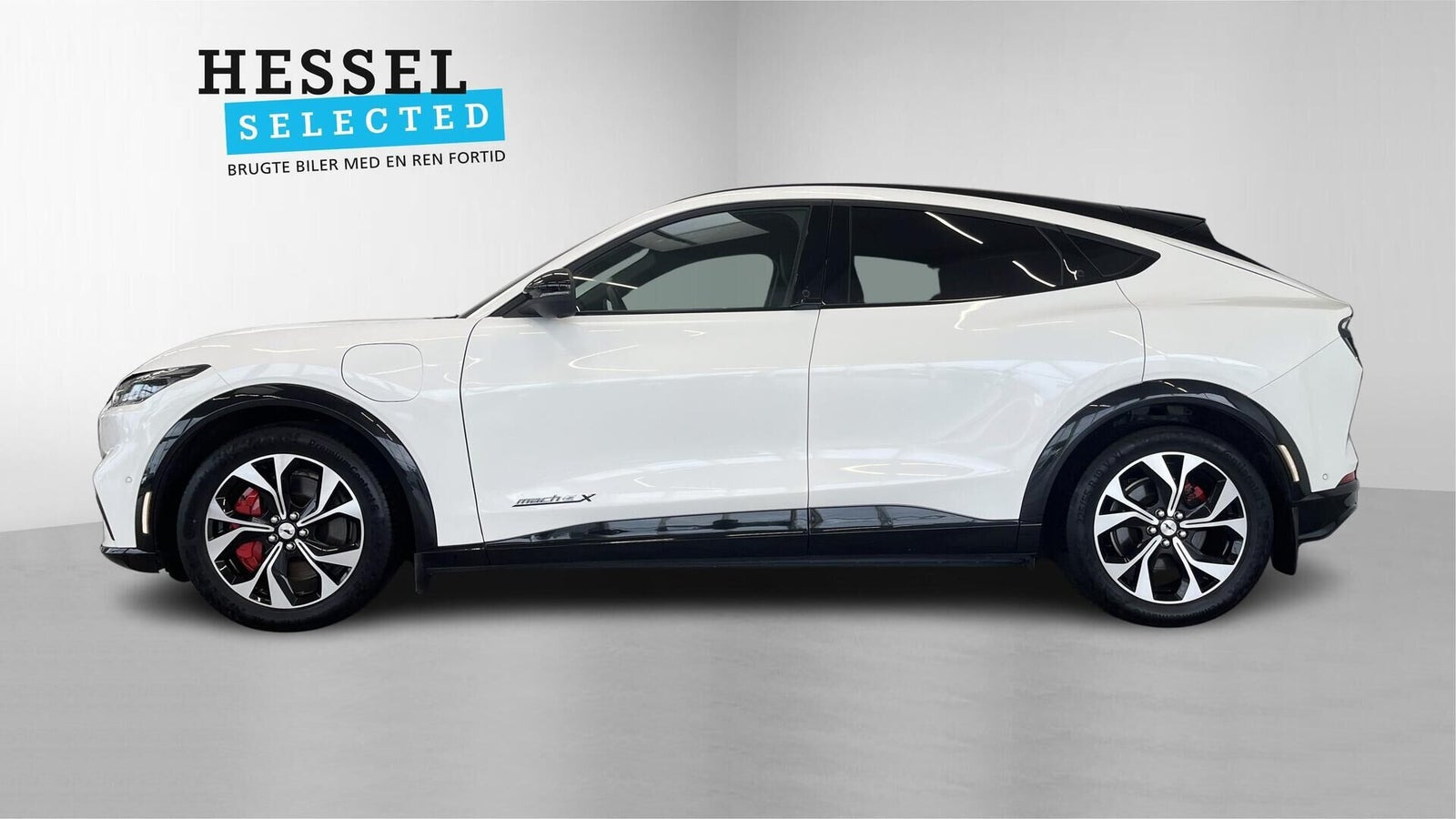 Hvid Ford Mustang Mach-E fra 2023