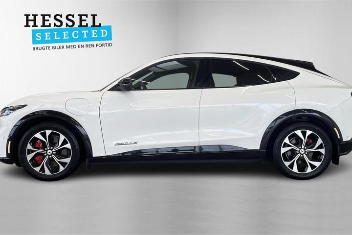 Hvid Ford Mustang Mach-E fra 2023