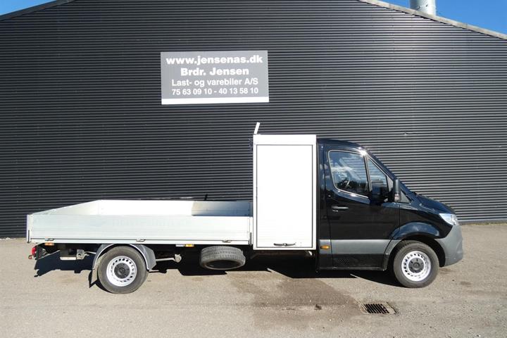 Sort Mercedes Sprinter 317 fra 2022